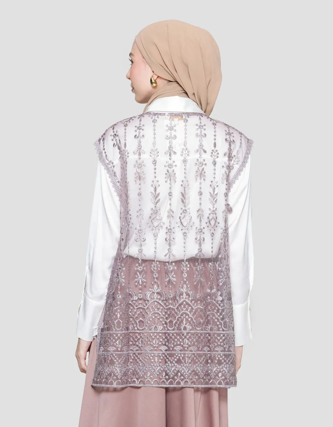 Annisa Organza Vest With Pearl Button Wanita