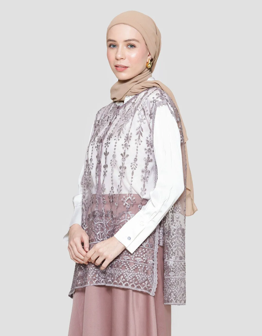 Annisa Organza Vest With Pearl Button Wanita