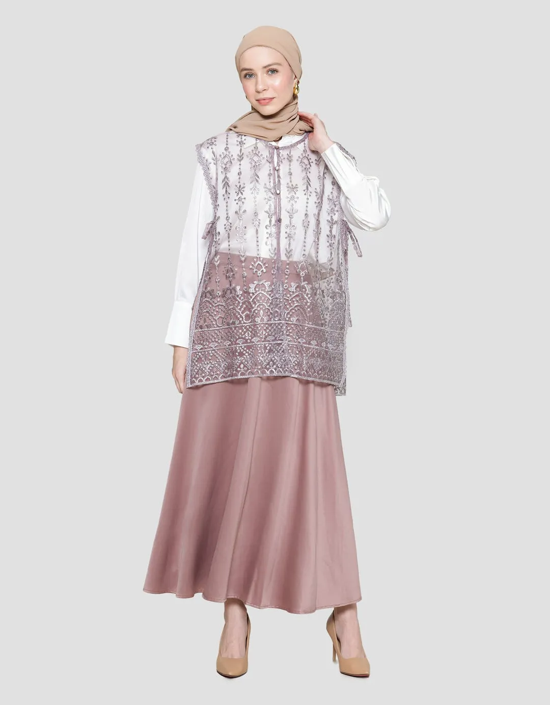 Annisa Organza Vest With Pearl Button Wanita