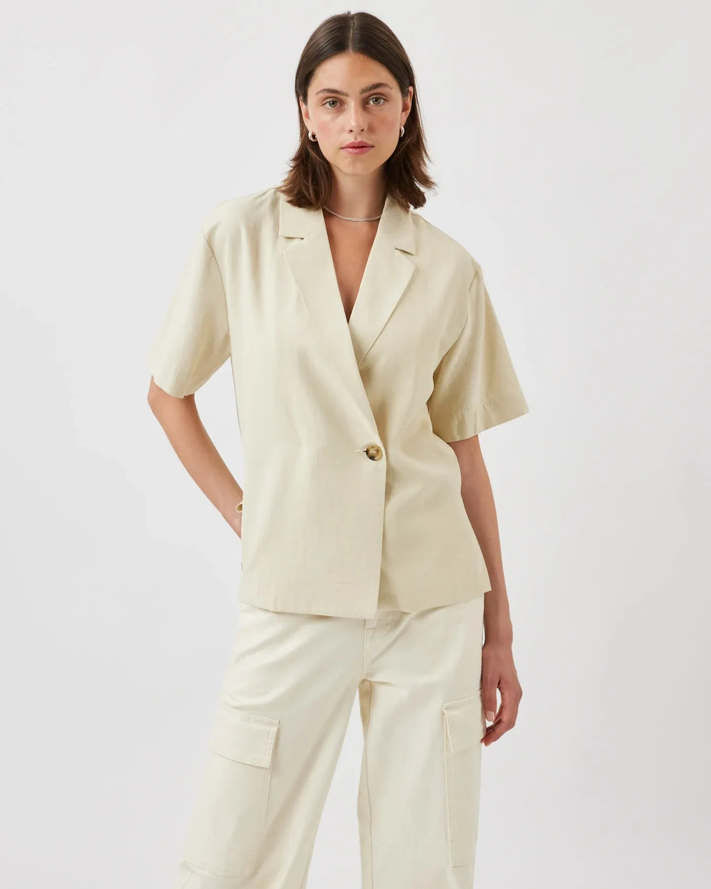essas short sleeved shirt 3028
