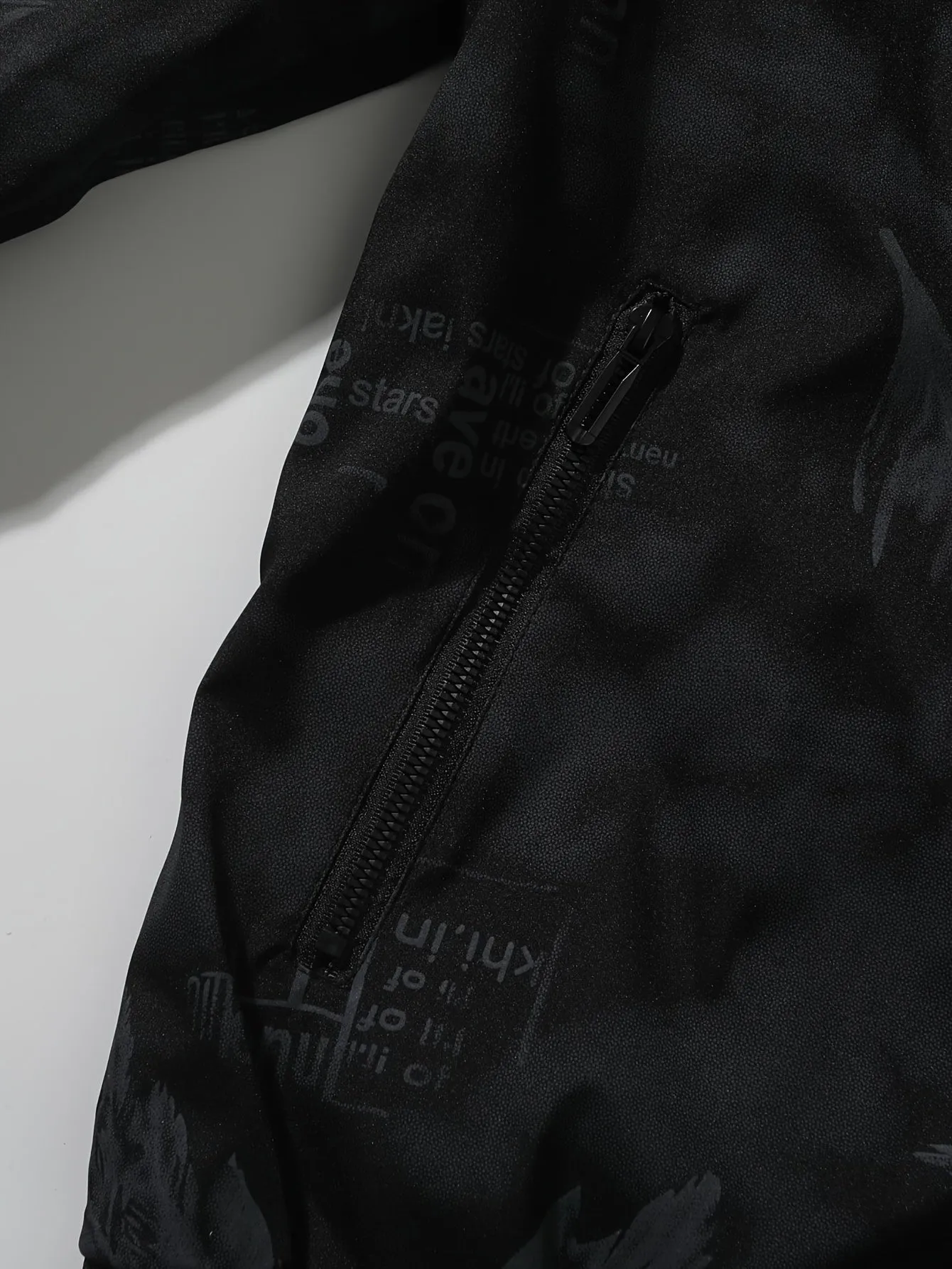 Feathers Pattern Allover Print Design Track Jacket, Men's Casual Baseball Collar Zip Up Jacket For Outdoor Wearing