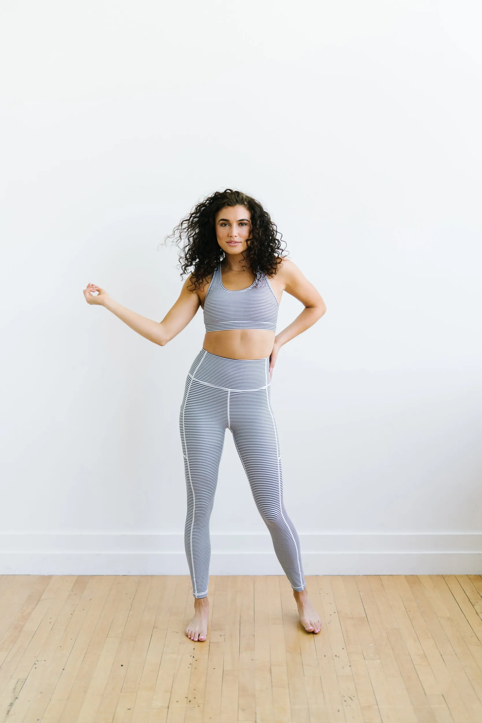 Power Sports Bra - B&W Stripe | MT SPORT