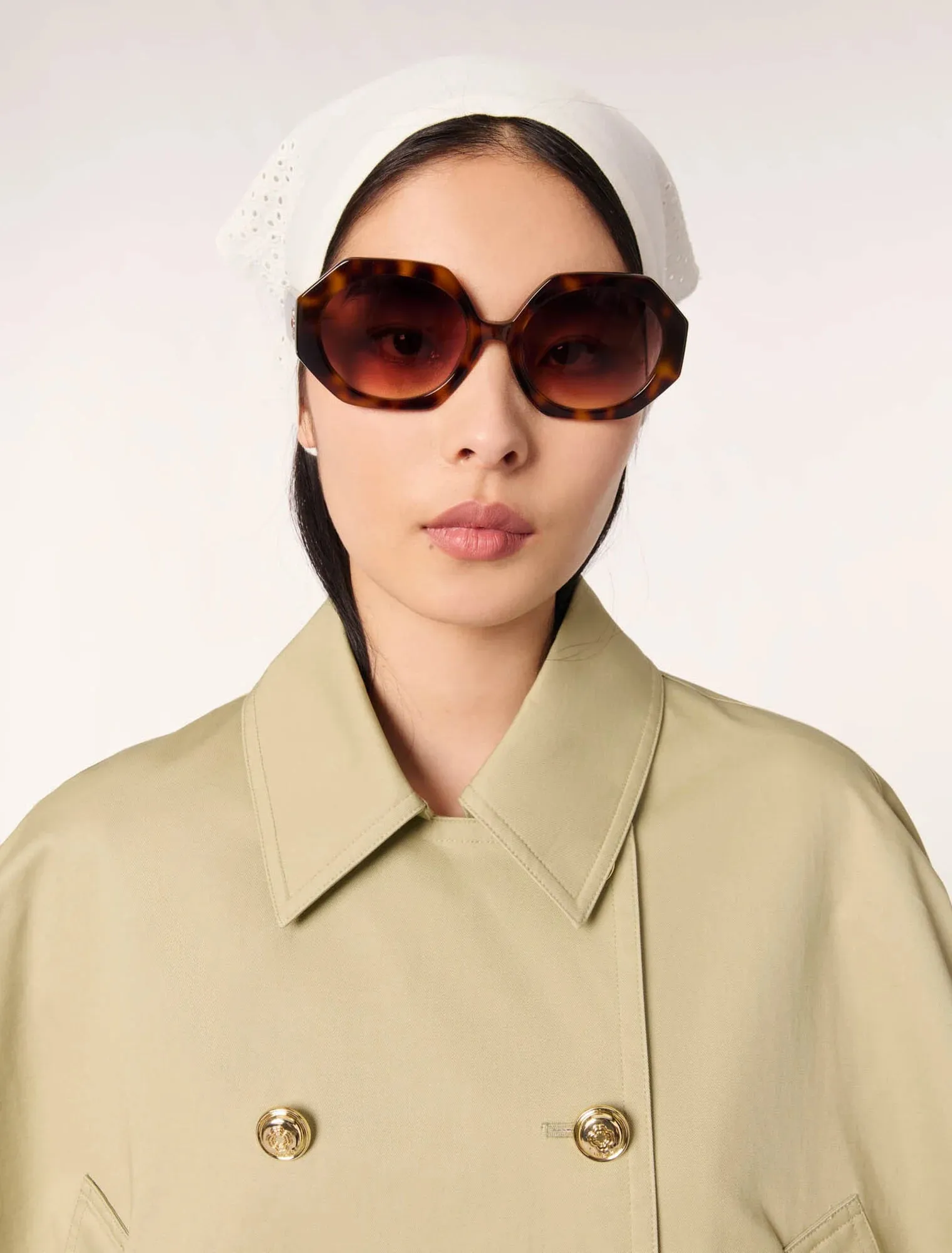Short cape-effect trench coat